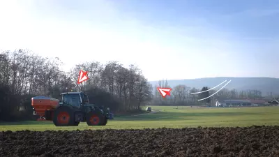 Photo showing data going into a KUHN AXIS fertiliser spreader