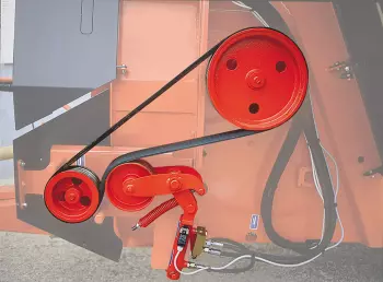 L'entraînement POLYDRIVE sur la pailleuse distributrice PRIMOR 5570 M associe la puissance de l'entraînement mécanique à la souplesse de l'hydraulique pour distribuer facilement les produits les plus longs